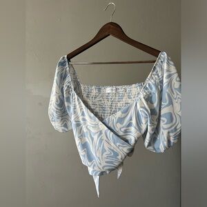 Vestique Large tie back crop with puff sleeve